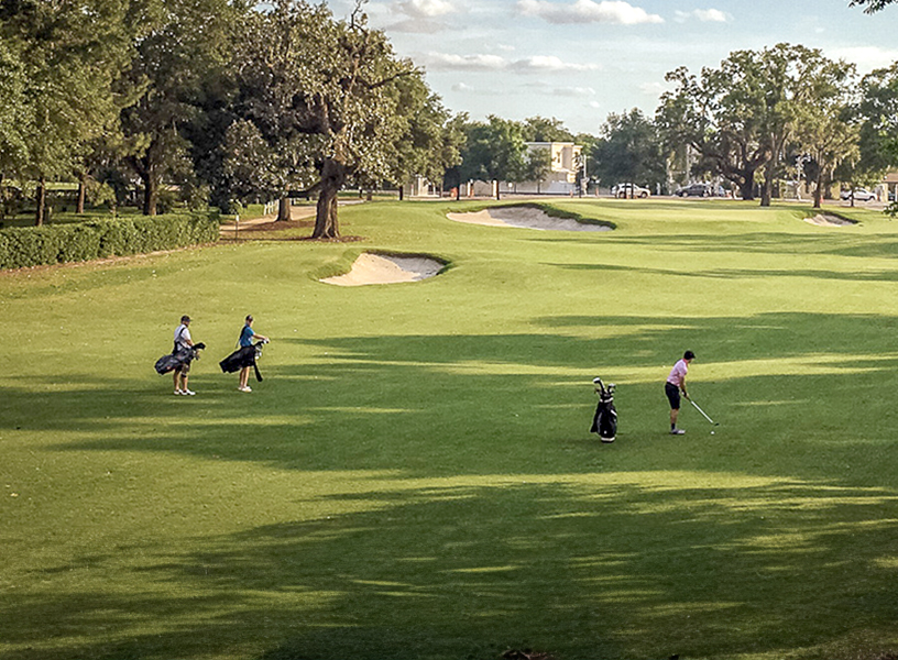 Golfers playing golf at WP9 golf course