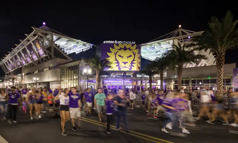 Guests leaving the Inter&Co stadium